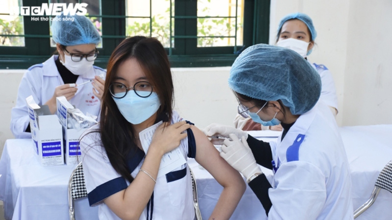 Vietnam rolls out vaccination campaign for teenagers nationwide